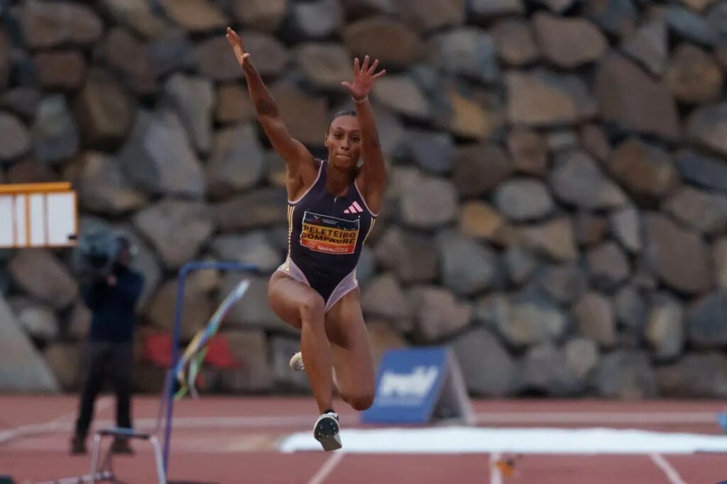 Ana Peleteiro en uno de sus saltos en el Canarias Athletics celebrado en Tíncer, Santa Cruz de Tenerife. Imagen EFE