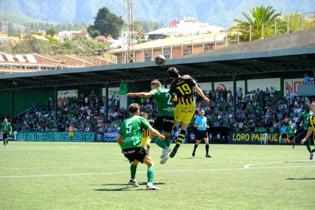 Atlético Paso y Barakaldo CF empatan a cero en el duelo de ida de la eliminatoria del Play Off de ascenso a 1ª RFEF. Edu Loskos paró un penalti en la segunda parte y el colegiado no pitó un clamoroso penalti sobre Dan Ojog en el último minuto