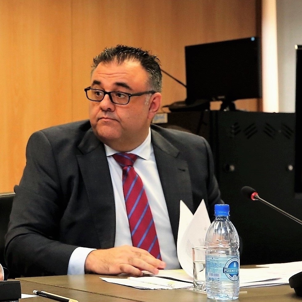 El exdirector del Servicio Canario de Salud (SCS) Conrado Domínguez ha optado por acogerse a su derecho a no declarar ante la Fiscalía Europea