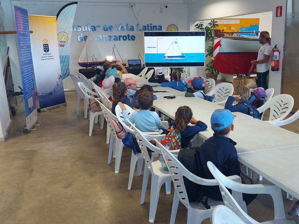 Cerca de cien estudiantes han conocido más sobre los barquillos en dos sesiones celebradas en Arrecife y Caleta de Sebo