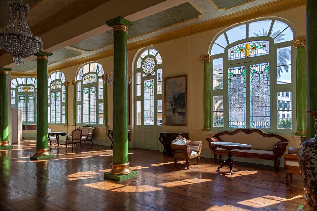 Canarias publica un registro visual de vidrieras 
En la imagen,  el Gabinete Literario de Las Palmas de Gran Canaria. Fotografía:Daniel Fernández Galván 