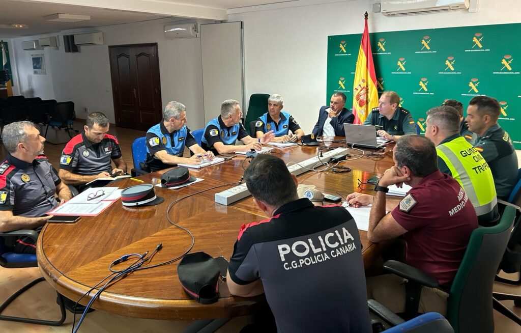 Reunión en la Jefatura de la Comandancia de la Guardia Civil de Santa Cruz de Tenerife. Imagen Subdelegación del Gobierno