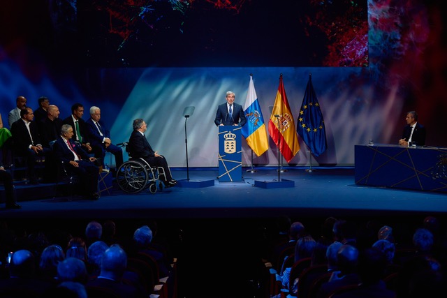 Imagen de Fernando Clavijo durante su discurso en la entrega de los Premios Canarias 2024. Foto del Gobierno de Canarias 