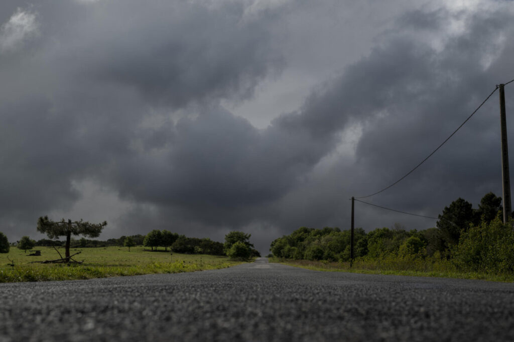 Granizada accidentes. Vilar de Santos (Ourense), 30/04/2024.- Chubascos localmente tormentosos el miércoles en Galicia, acompañados de algún granizo. En la imagen, vista de un cielo nublado que amenaza lluvia, en Vilar de Santos (Ourense). EFE // Brais Lorenzo