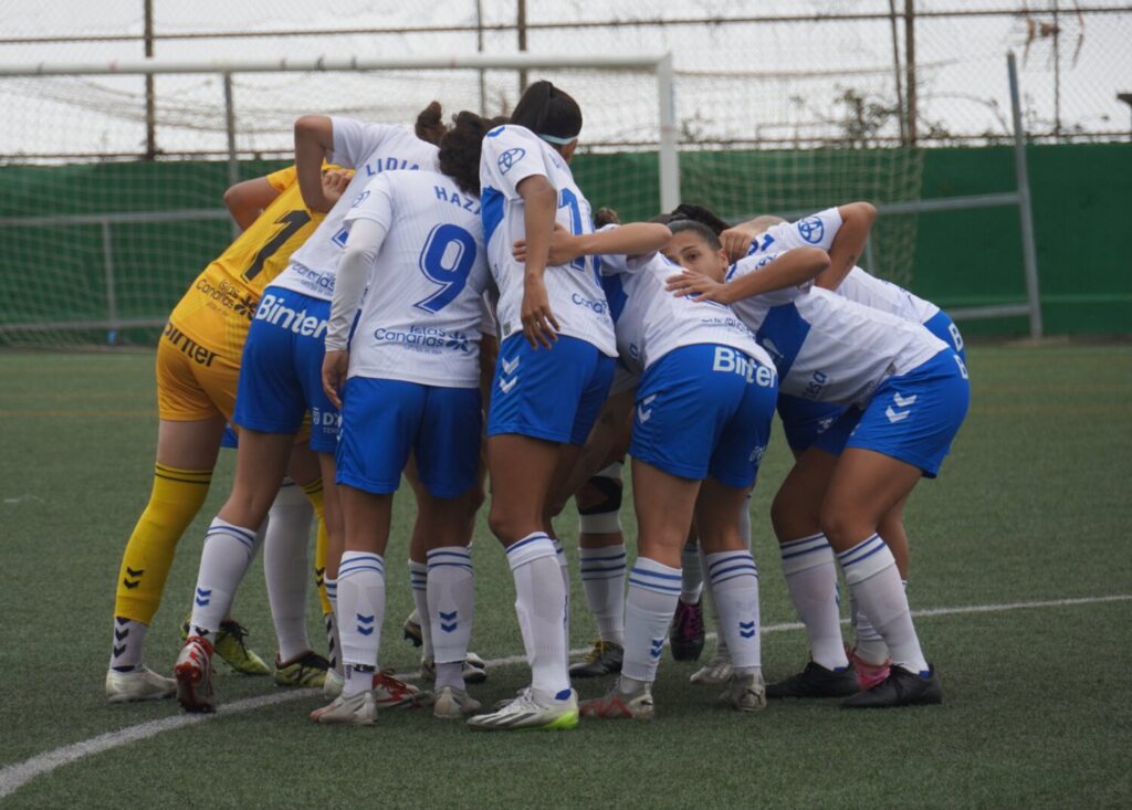 Partido entre la UD Tenerife El Rosario Egatesa y el Atlético Baleares. 