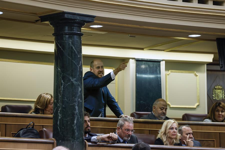 Un Congreso al rojo vivo aprueba la ley de amnistía