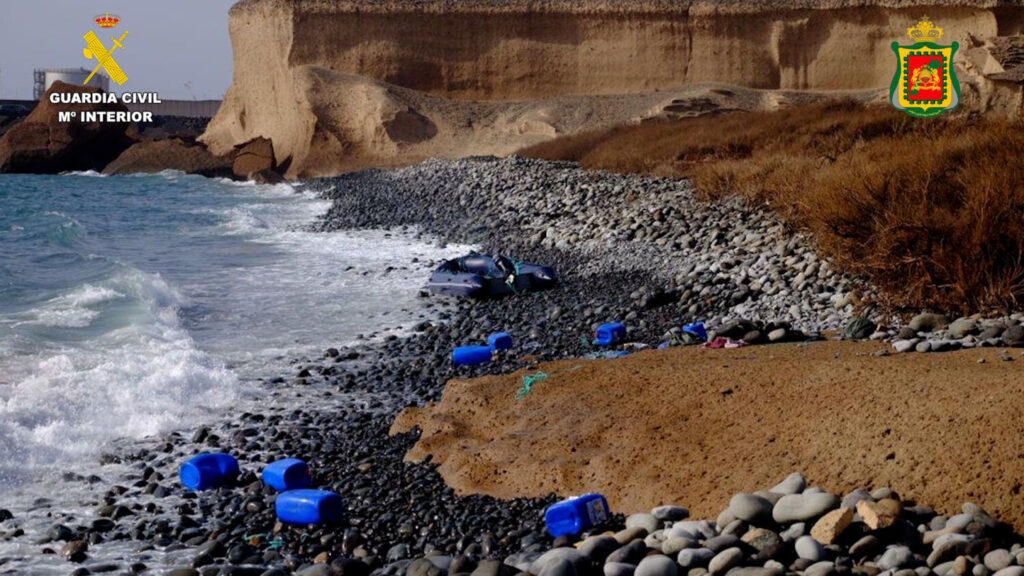 Fardos de hachís en la costa de Granadilla. Imagen Guardia Civil