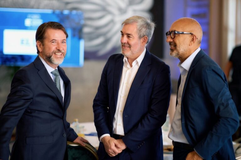 CC insiste en limitar el asentamiento de extranjeros en Canarias como propuesta para el 9J