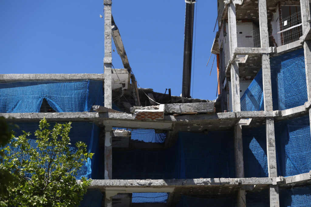 Hallan los cuerpos sin vida de los dos trabajadores tras caer el forjado de un edificio de Madrid