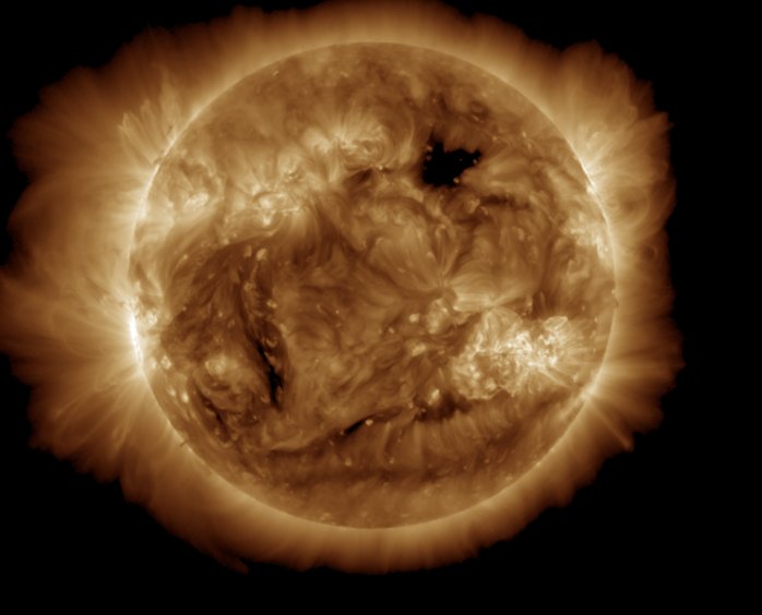Las tormentas solares podrían afectar a las comunicaciones, la red eléctrica y operaciones de radio y satélites / Imagen del sol de seguimiento dela NOAA