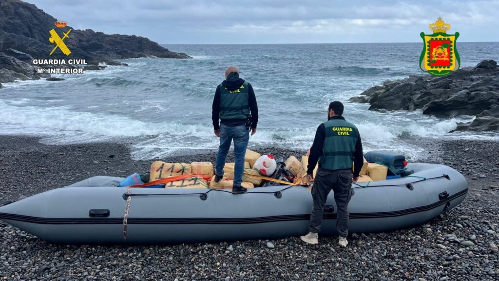 La Guardia Civil desde el paso 10 de mayo, en coordinación la DGST tuvo conocimiento de una posible operativa de introducción de drogas en territorio español a través de las islas