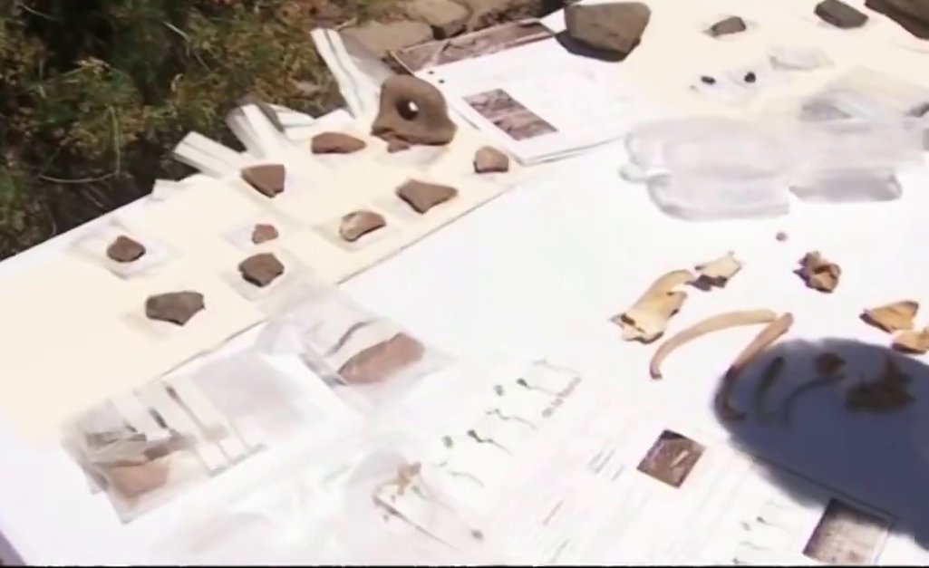 Imagen de los restos indígenas hallados en una cueva-granero del Roque Bentayga