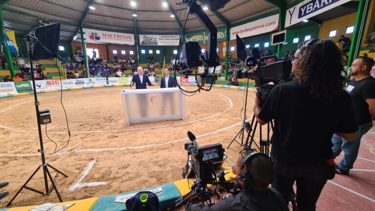 ‘Terrero y gloria’ ofrece este domingo una nueva cita con la lucha canaria