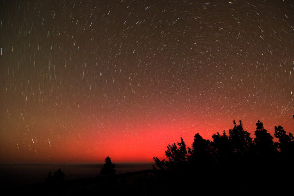 Así se refleja la tormenta solar en las islas. Auroras boreales, ¿se volverán a ver estos días en Canarias?