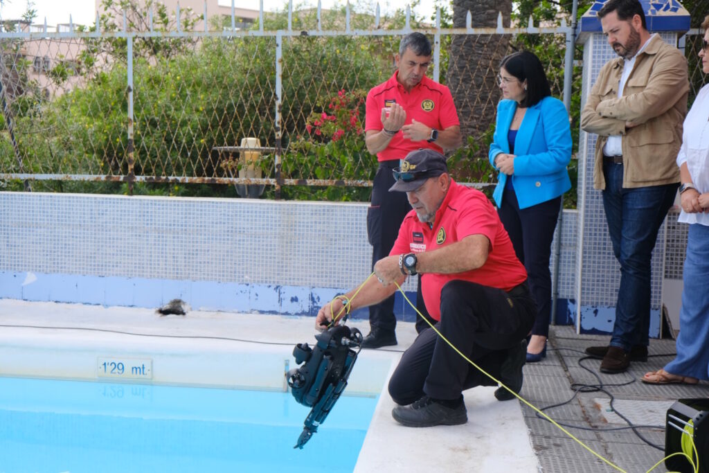 Estrenan el primer robot subacuático para emergencias de Canarias