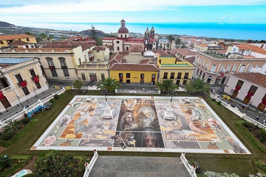 Magno tapiz en la plaza del Ayuntamiento de La Orotava. Imagen Ayuntamiento de La Orotava