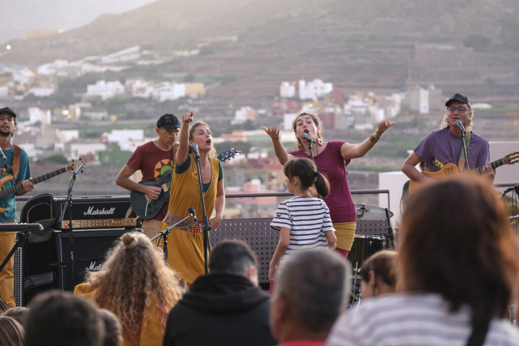 Cueva Pintada da la bienvenida al verano con un concierto familiar gratuito de la mano del grupo ‘Jarea’ y Arístides Moreno