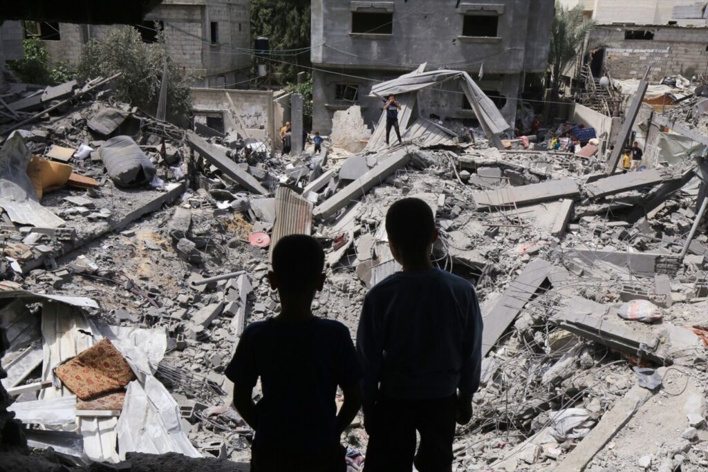 Al menos 27 muertos en un ataque israelí contra una escuela en Gaza