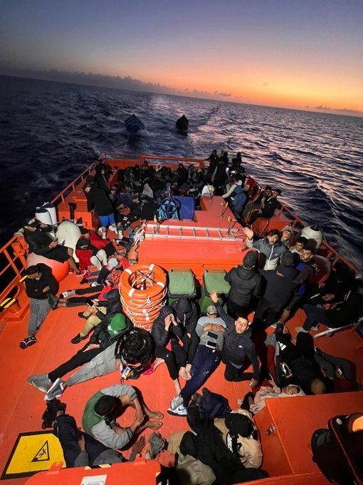 Rescatan 43 migrantes con una embarazada y un bebé cerca de Lanzarote