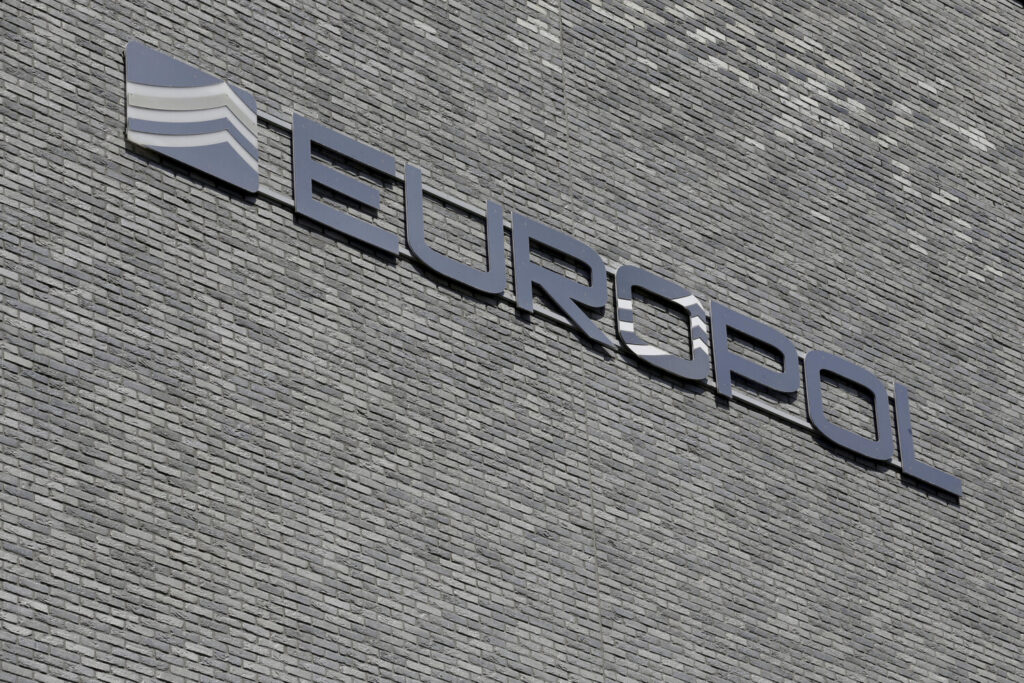 Europol explicó que los servidores en cuestión "daban soporte a múltiples medios de comunicación vinculados a Estado Islámico"