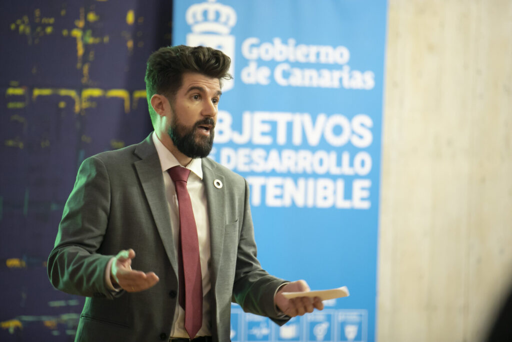 El profesor David Padrón Marrero intervino este lunes en la comisión parlamentaria que estudia el reto demográfico y el equilibrio poblacional en Canarias