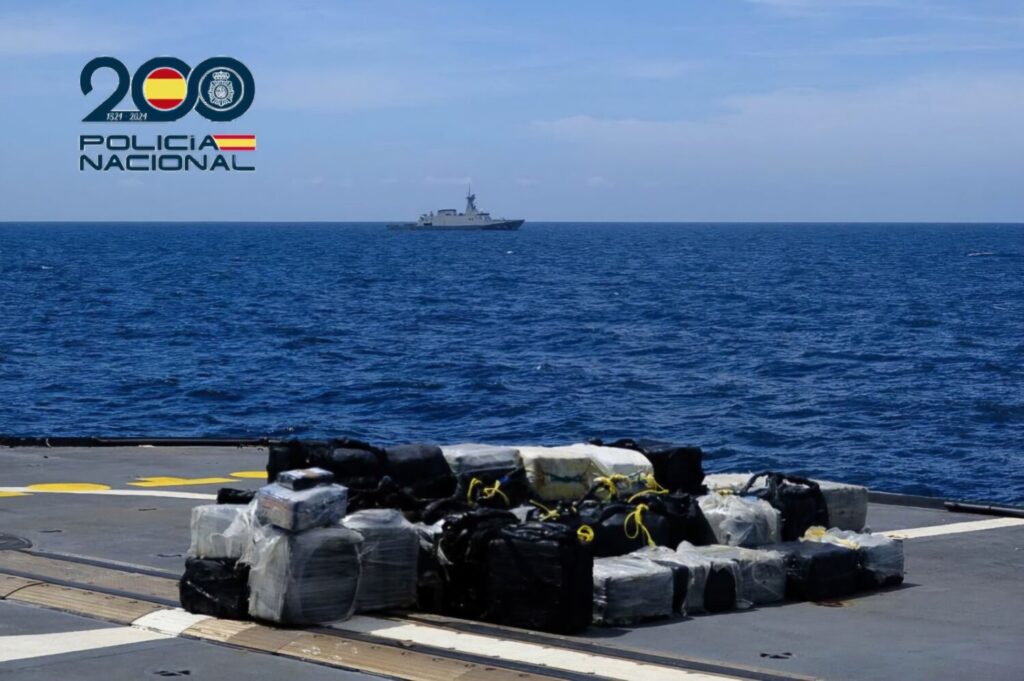 Interceptan un pesquero venezolano con 2,7 toneladas de cocaína cerca de Canarias