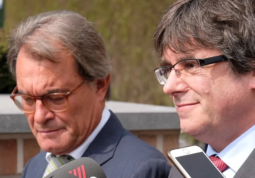 'Trama rusa'. El juez investiga a los expresidentes de la Generalitat, Artur Mas y Carles Puigdemont. Imagen EFE