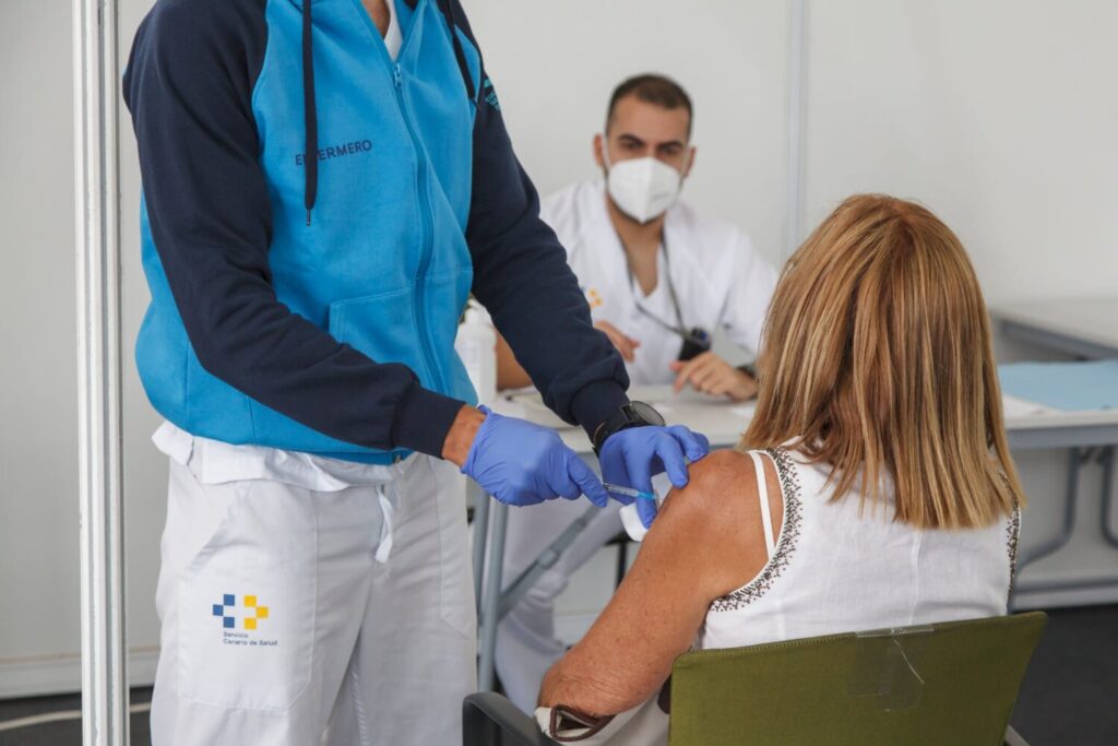 Sanidad realiza vacunación preventiva contra la meningitis B en Fuerteventura