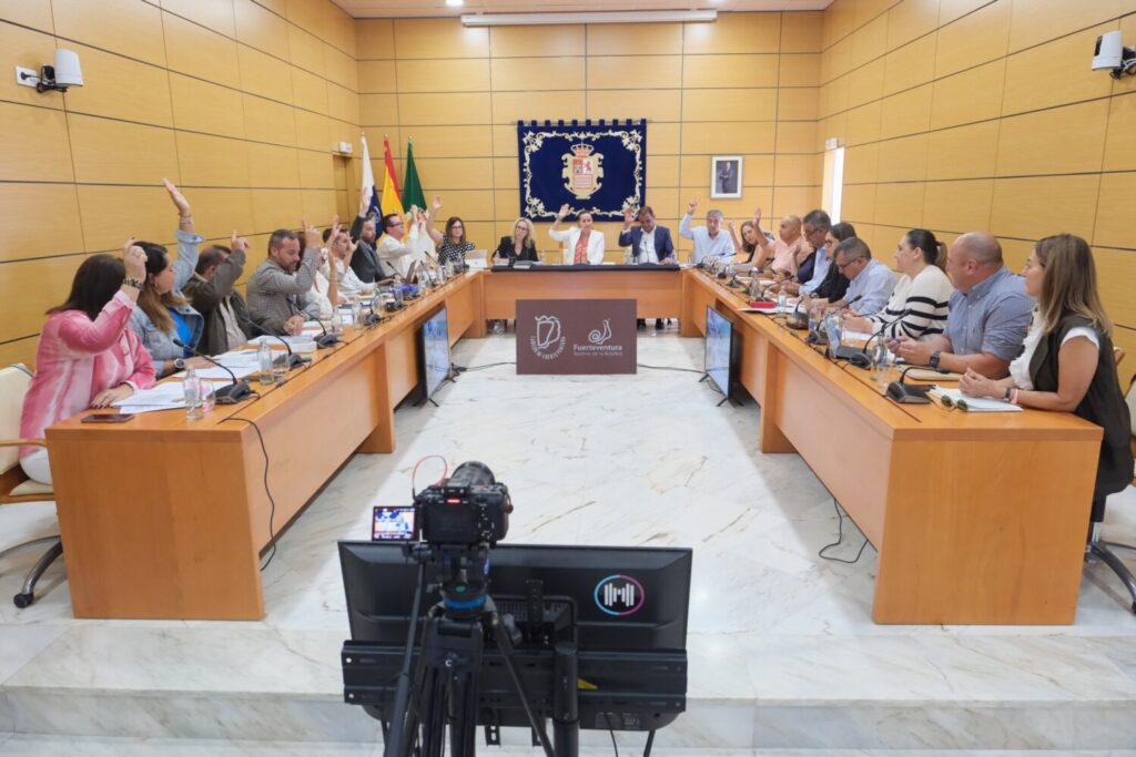 García: "Resulta necesaria la presencia permanente de efectivos de la Policía Canaria que puedan establecer dispositivos itinerantes por todo el territorio insular"