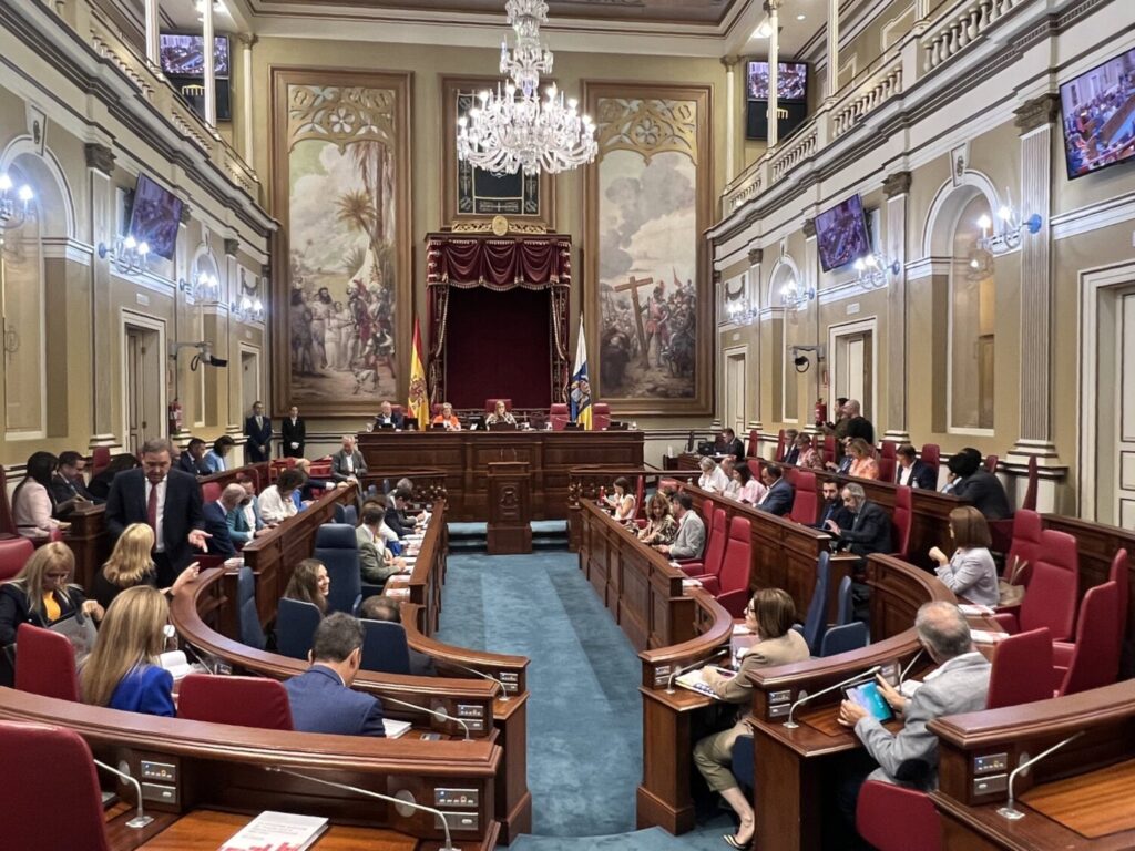 Sesión de tarde del Pleno del Parlamento de Canarias 