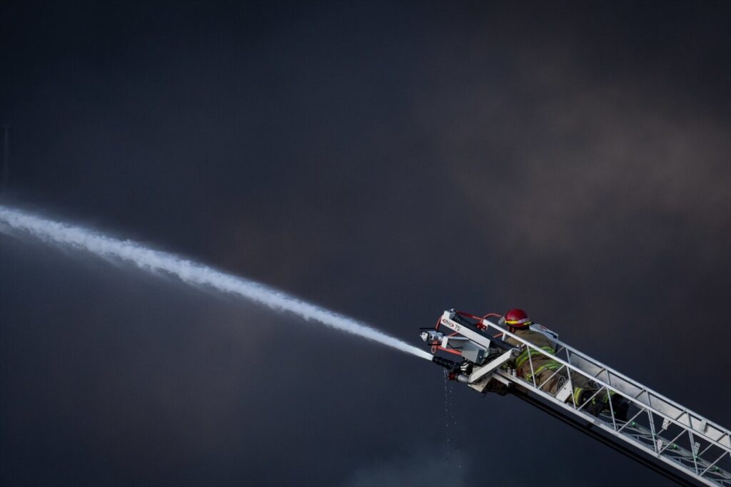 Incendios forestales en Canadá: Equipos de Bomberos de Canadá. Imagen: Europa Press/Contacto/Ethan Cairns 