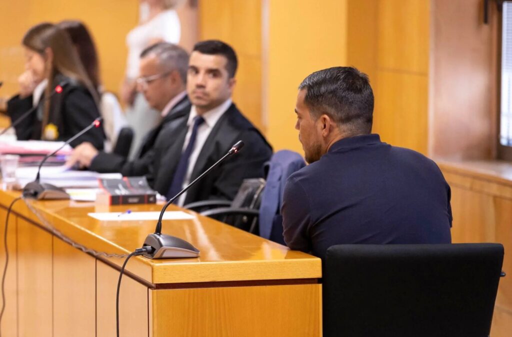 Juicio con jurado popular contra el hombre acusado de matar a su expareja. EFE/Miguel Barreto