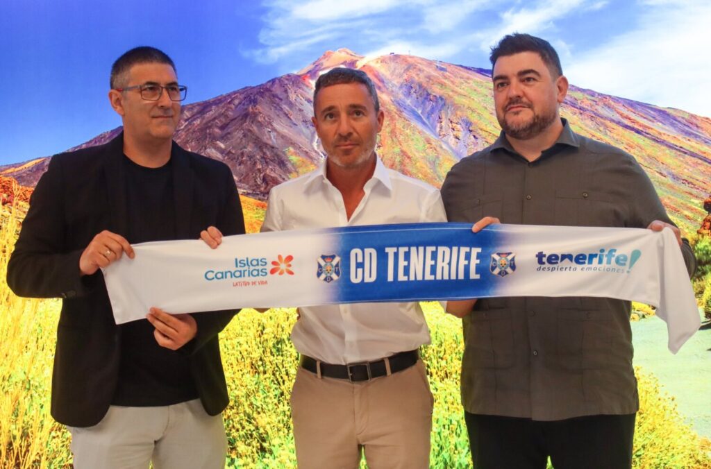 Óscar Cano, nuevo entrenador del CD Tenerife, llega a la isla