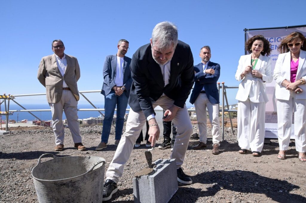 Colocada la primera piedra del edificio de servicios esenciales en Tenerife