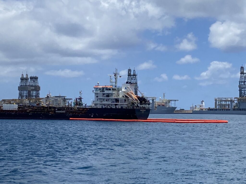 Simulacro de vertido de combustible en el puerto de la Luz y de Las Palmas / Openplas