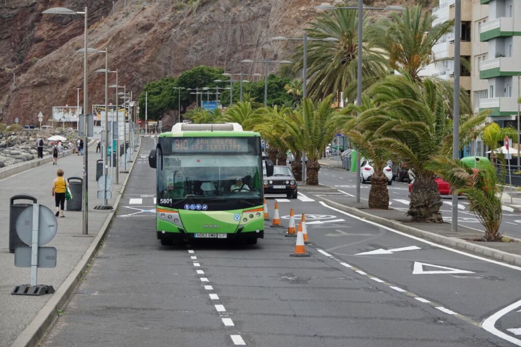 El carril bus a Las Teresitas vuelve a operar este fin de semana