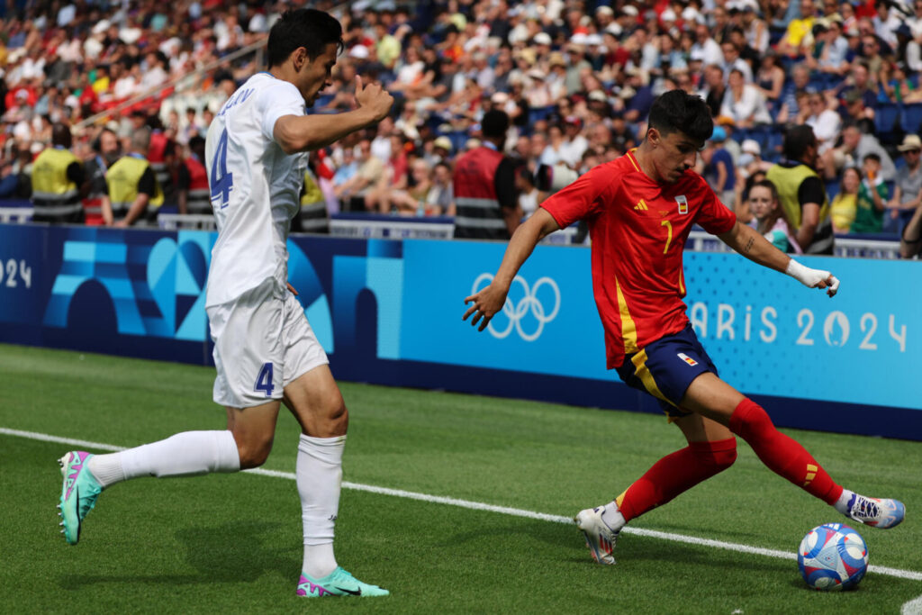 1-2. España salva el debut con lo justo ante Uzbekistán