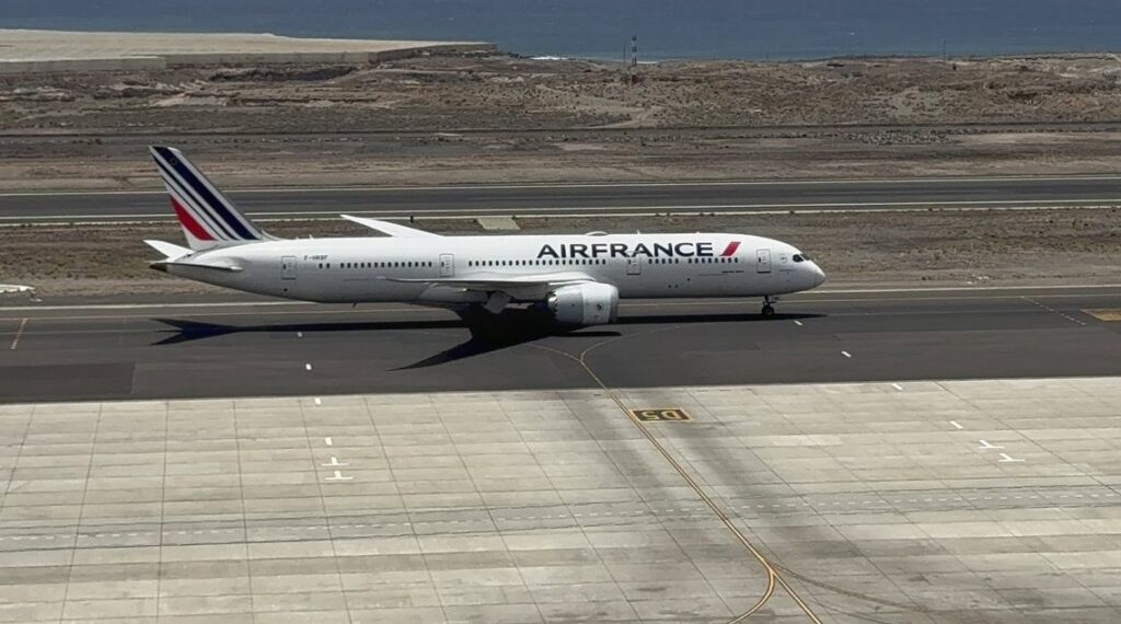Imagen del avión de Air France que ha aterrizado en Tenerife Sur. Imagen Controladores