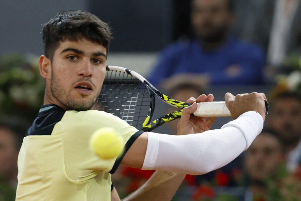 Alcaraz encontró una grieta por la que colarse y lograr su segunda final en Wimbledon, la que le puede deparar el cuarto Grand Slam de su aún corta carrera deportiva