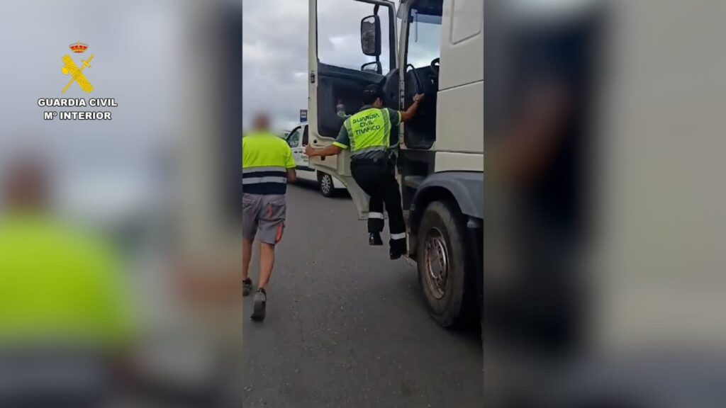 Camionero investigado por circular con la tarjeta de otro conductor