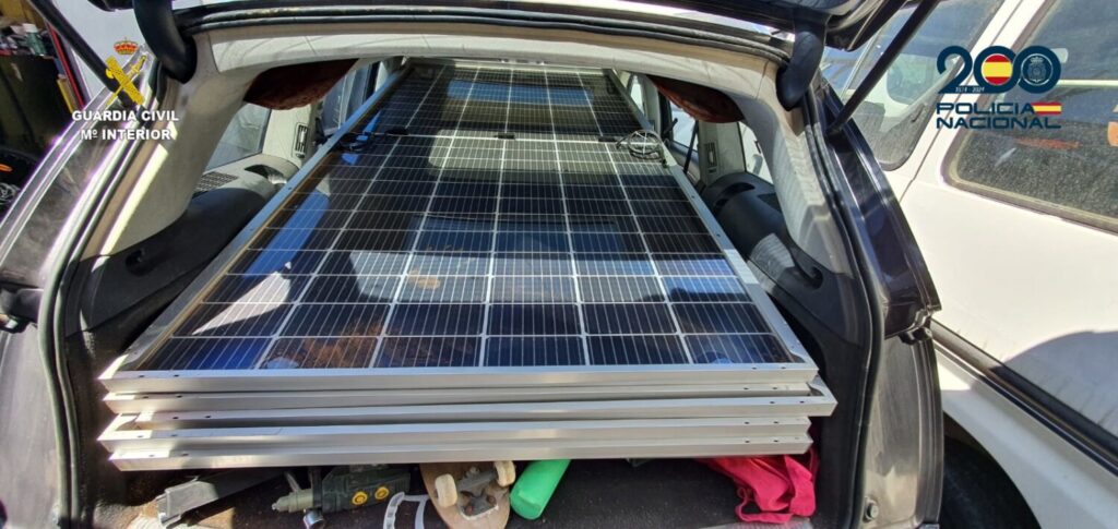 Detenidos por el robo de 16 placas fotovoltaicas en Ingenio, Gran Canaria