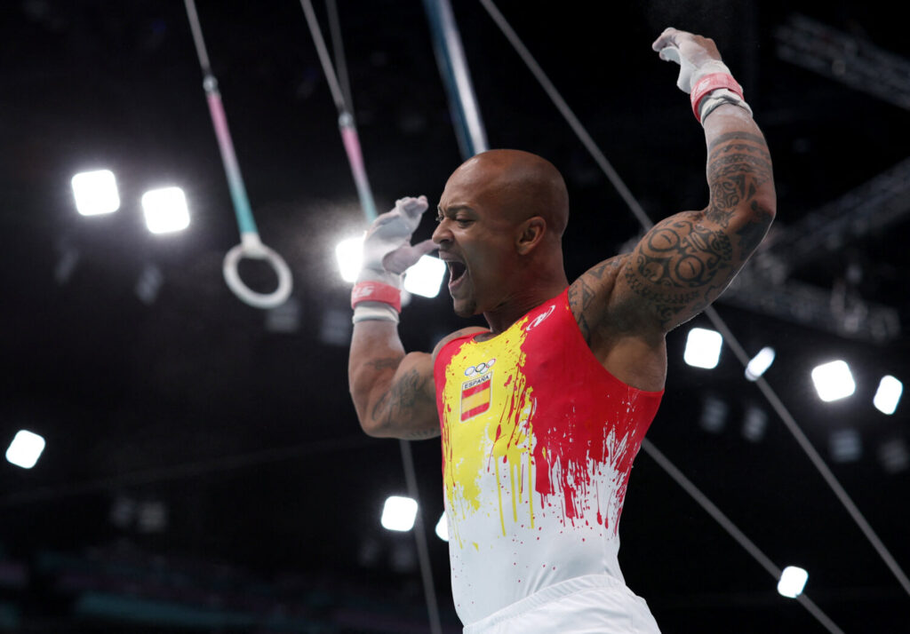 Juegos Olímpicos de París 2024 - Gimnasia artística - Clasificación masculina - Subdivisión 3 - Arena Bercy, París, Francia - 27 de julio de 2024. El español Rayderley Zapata reacciona tras su actuación en las anillas. REUTERS/Amanda Perobelli