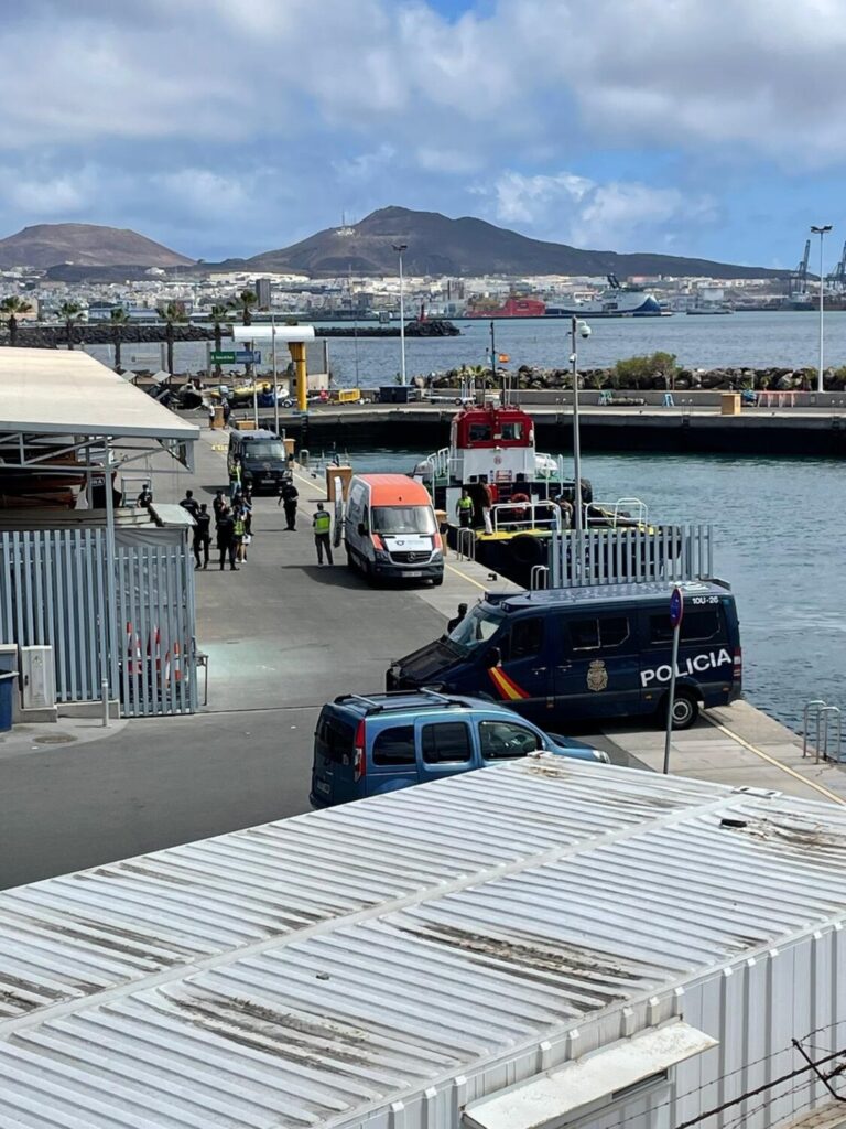 Detenidos en aguas canarias los tripulantes de un barco de ganado por tráfico de drogas