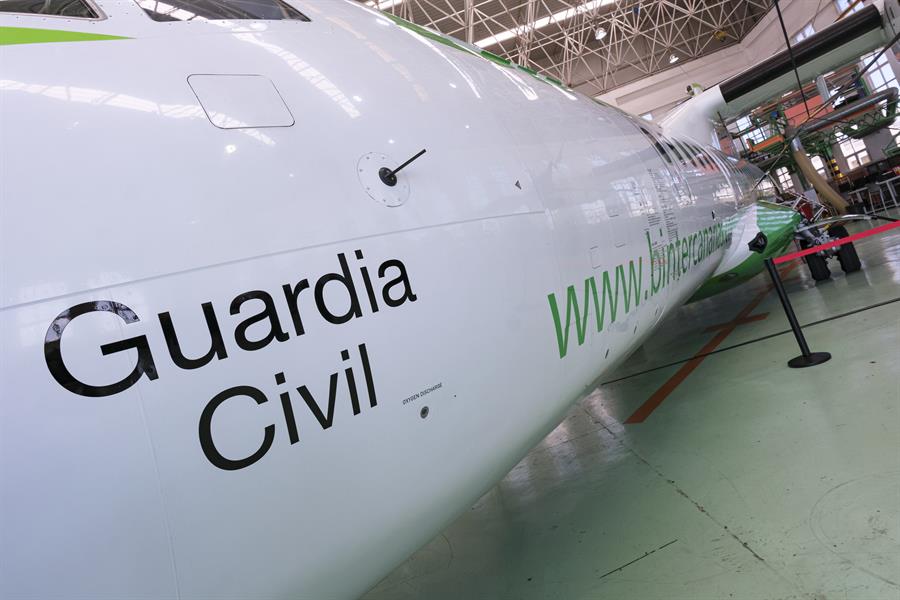 Un avión de la compañía Binter ha sido bautizado con la Guardia Civil 