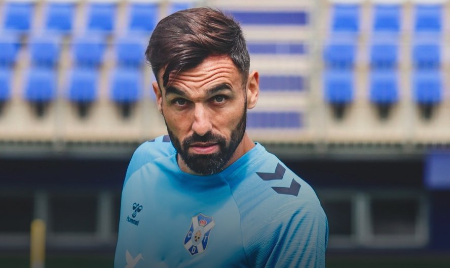 Enric Gallego del CD Tenerife afronta la temporada 24-25 con los blanquiazules / CD Tenerife 