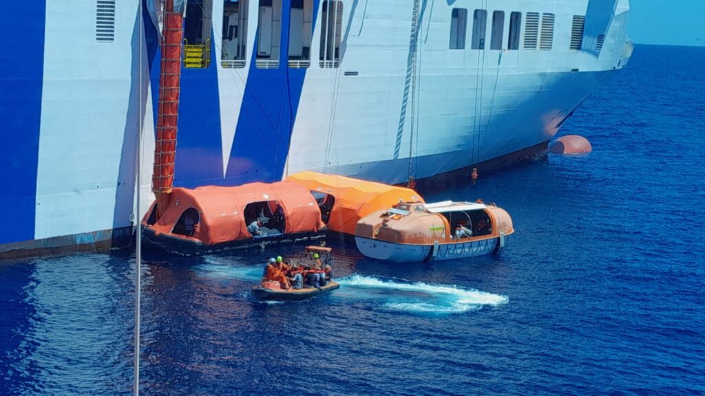 Evacuación del GNV Tenacia,