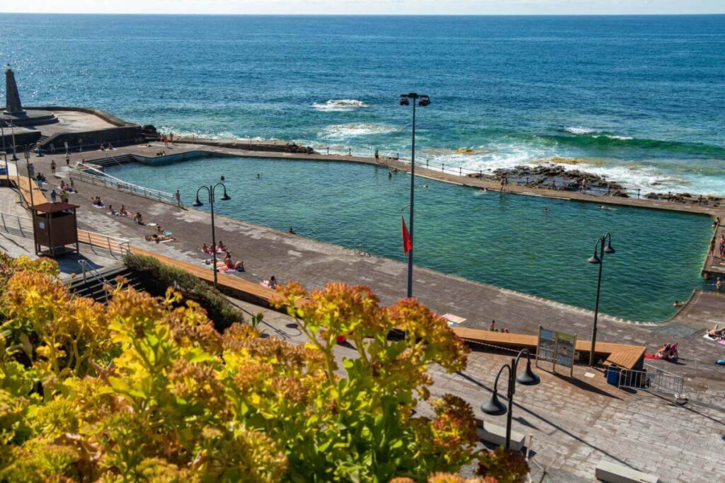 Rescatan un niño de 2 años con signos de ahogamiento en las piscinas de Bajamar