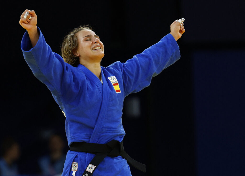 Juegos Olímpicos de París 2024 - Judo - Mujeres -48 kg Quarterfinal - Champ de Mars Arena, París, Francia - 27 de julio de 2024. Laura Martínez Abelenda de España reacciona después de ganar su combate contra Abiba Abuzhakynova de Kazajstán REUTERS/Kim Kyung-Hoon