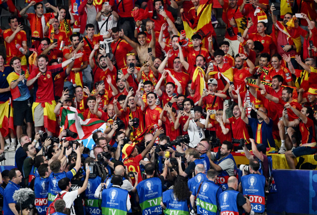 Afición española en Berlín tras el triunfo de la Selección Española / Reuters