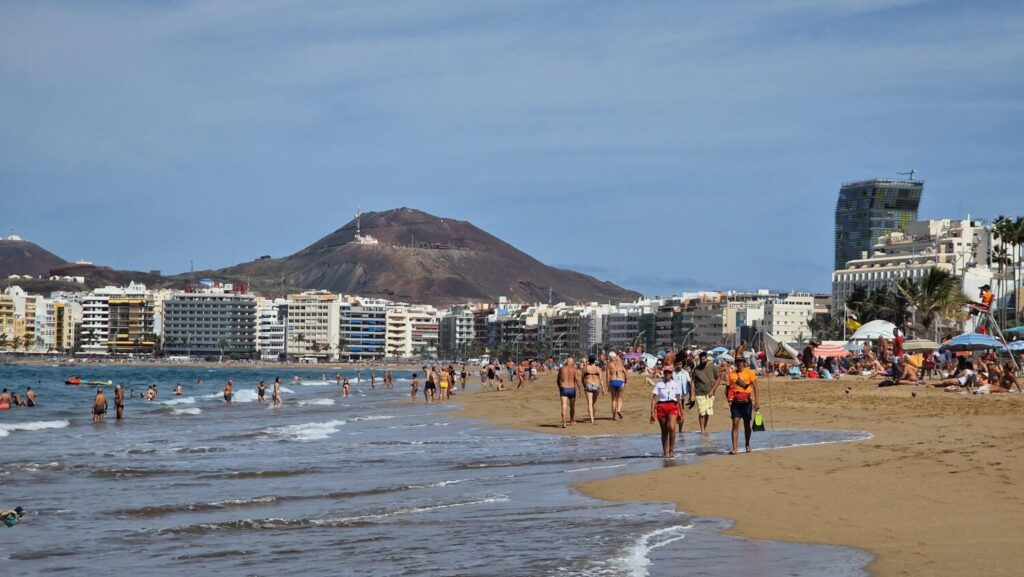 Los usuarios de la playa de Las Canteras exigen mayor presencia policial